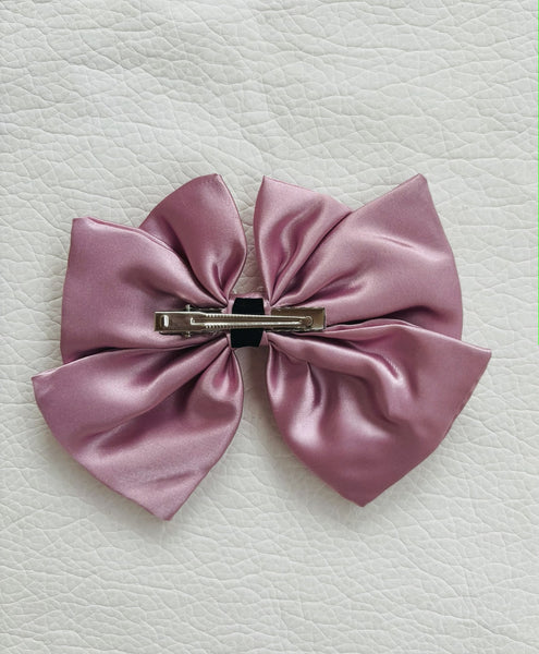 Satin Pearl Alligator clip- Blush