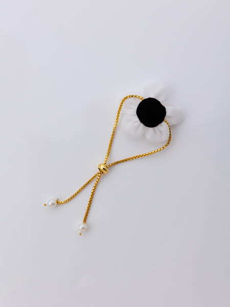 Angel's Kiss Flower Adjustable Chain Bracelet - White
